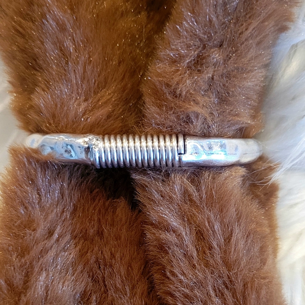 ANTHROPOLOGIE Hammered Key Bangle - Picture 9 of 9
